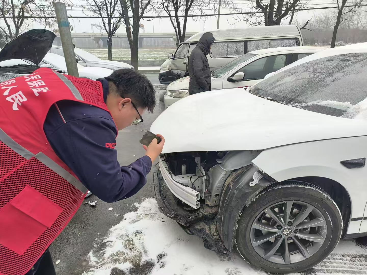 <b>人保财险全力应对全国大范围雨雪天气,以高效理赔服务守护民生安全</b>